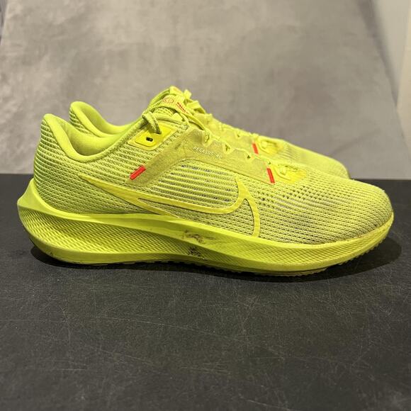 Nike Pegasus 40 Shoes Womens 9.5 Volt Running DV3854-700 Sneakers - Picture 1 of 10